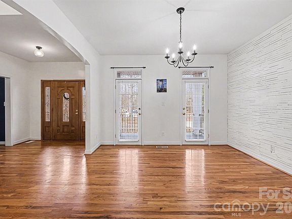 3rd image of 1713 Oak Park Ct