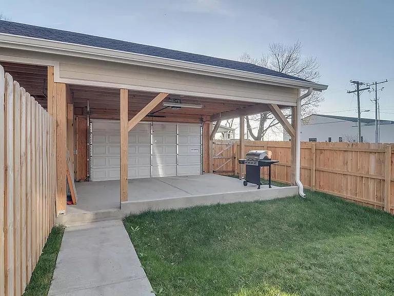 1411B Arthur Ave — Photo 25