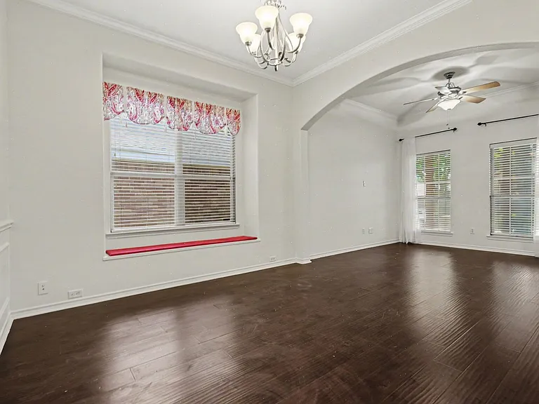 1707 Briarhollow Dr — Photo 6
