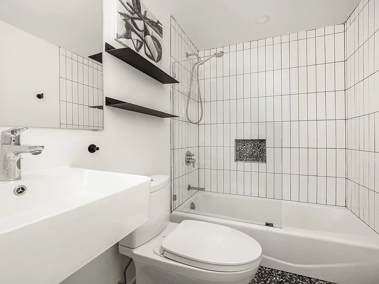 88 Meserole Ave #1A — Photo 8
