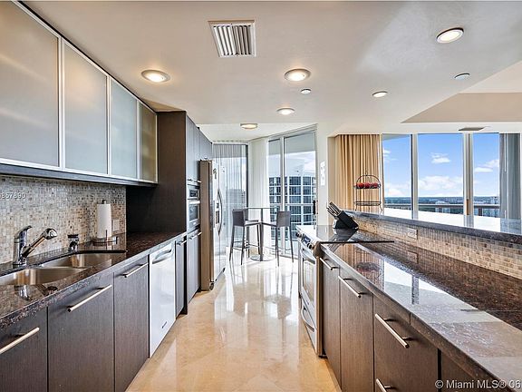 2nd image of 4000 Island Blvd #2804
