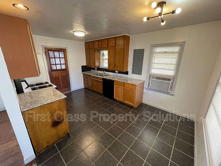 6618 NW 31st St — Photo 15