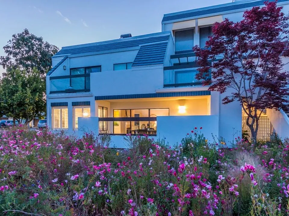 836 Balboa Ln