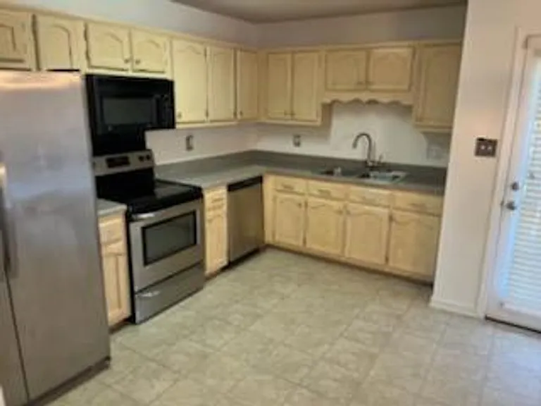 1624 Central Trails Dr — Photo 3