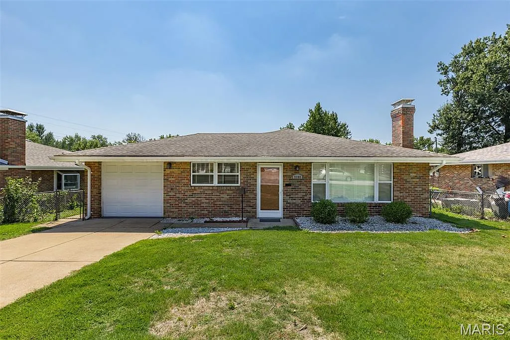 3 bed, 1.0 bath, 1344 sqft, $1,500 — Photo 1
