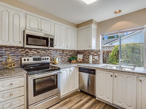 4th image of 117 Biddleford Ct #0