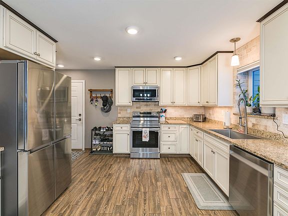 4th image of 2733 W 1st Ave