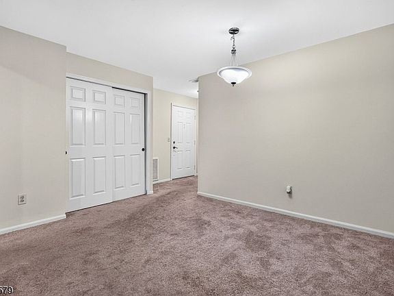 4th image of 92 Jamestown Rd
