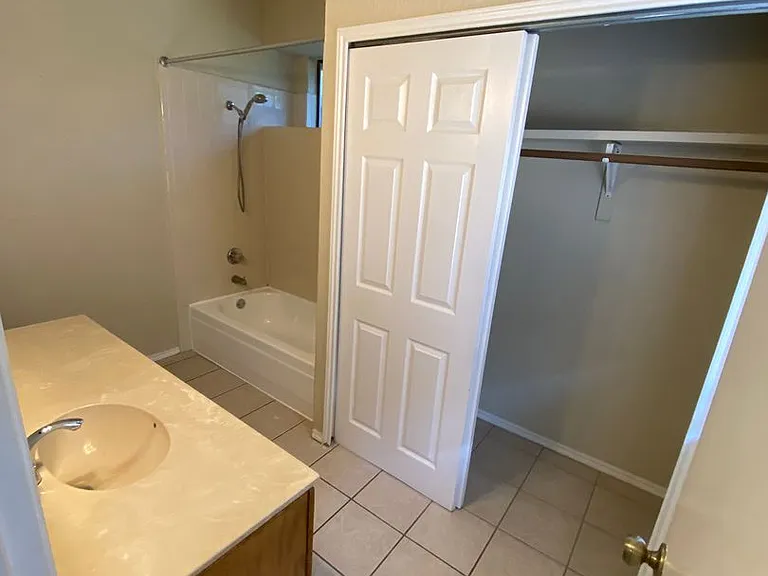 1201 Wheatfield Dr — Photo 5
