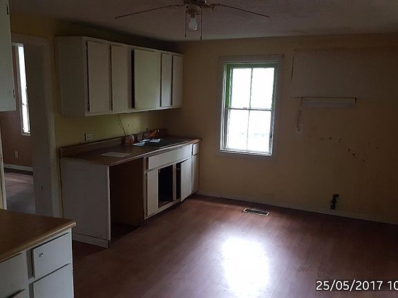2nd image of 123 E Pleasant St