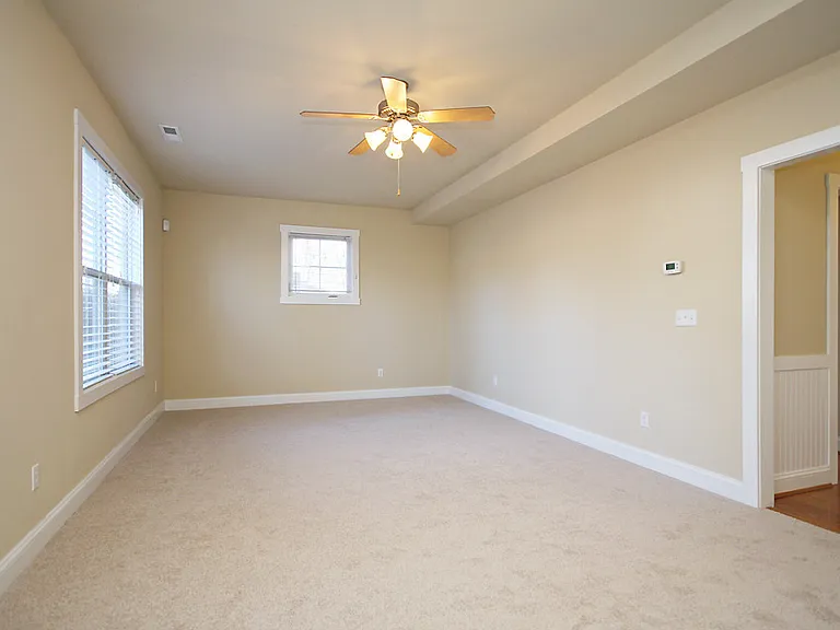 372 Joliet Ct — Photo 6