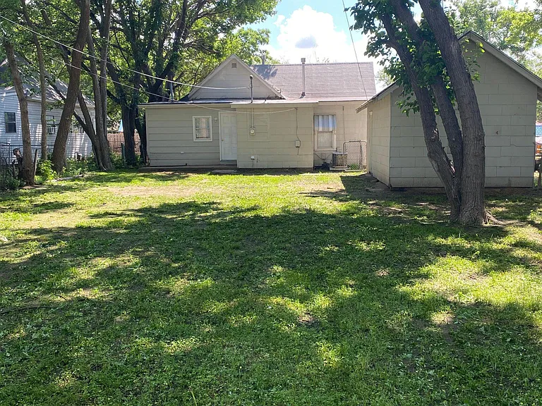2225 N Fairview Ave — Photo 10