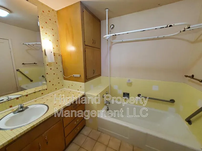 152 SE Water St #A — Photo 10