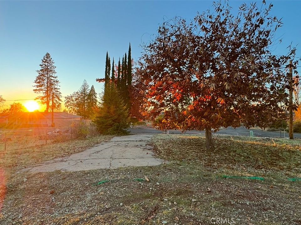 1st image of 819 Camellia Dr #3