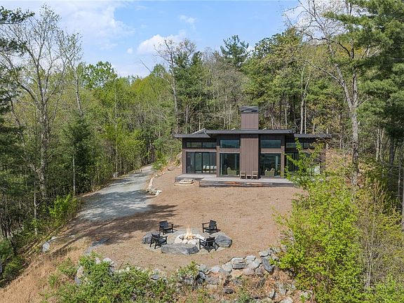 2nd image of 919 Lost Ridge Road
