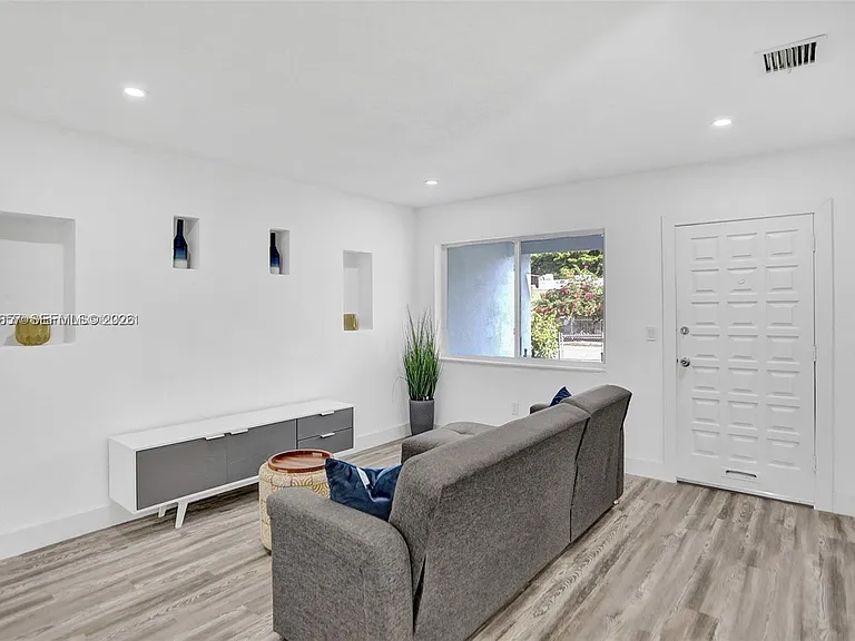 236 NW 42nd St — Photo 9