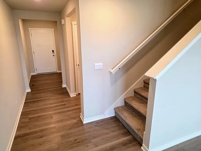 655 NW Williamsburg Ln — Photo 17