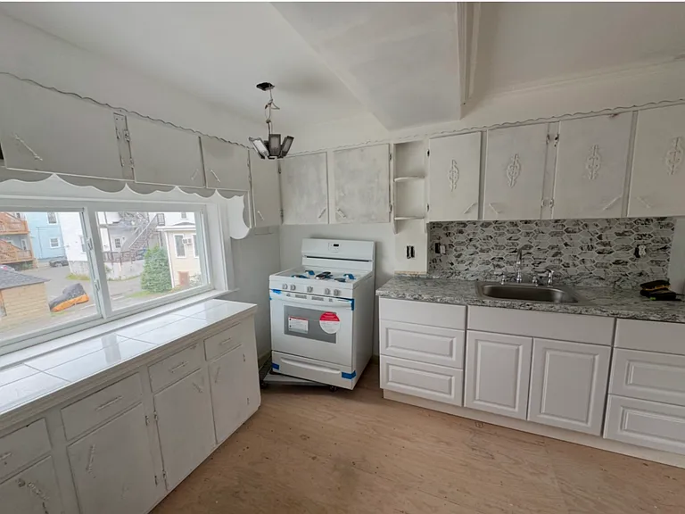 127 Portland St #2 — Photo 9
