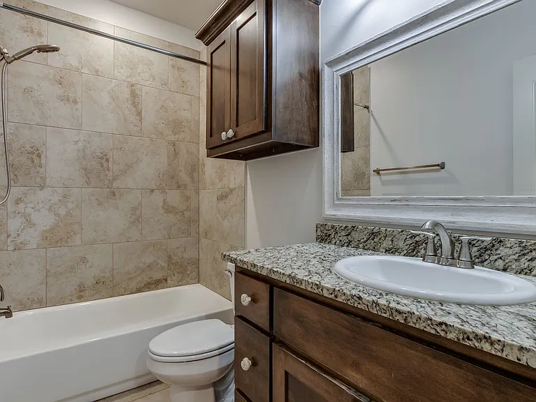 2200 Alta Vista Ln — Photo 23