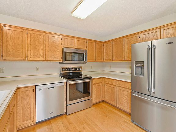 3rd image of 539 Lovell Ave