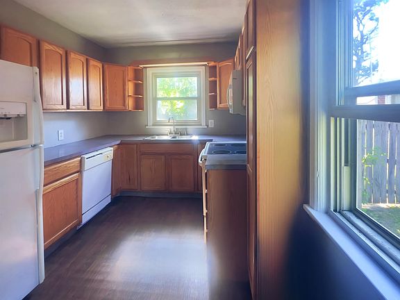 3rd image of 1437 N Jeanette Ave