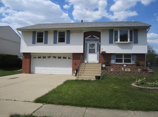 820 Woodland Heights Blvd, Streamwood, IL
