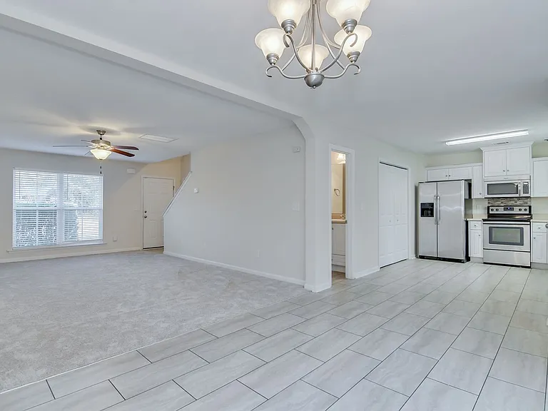 703 Sycamore Ct — Photo 10