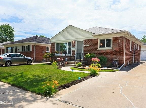 4th image of 23052 Doremus St