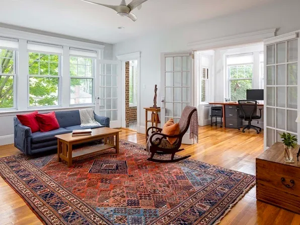 439 Washington St APT 6, Brookline, MA 02446