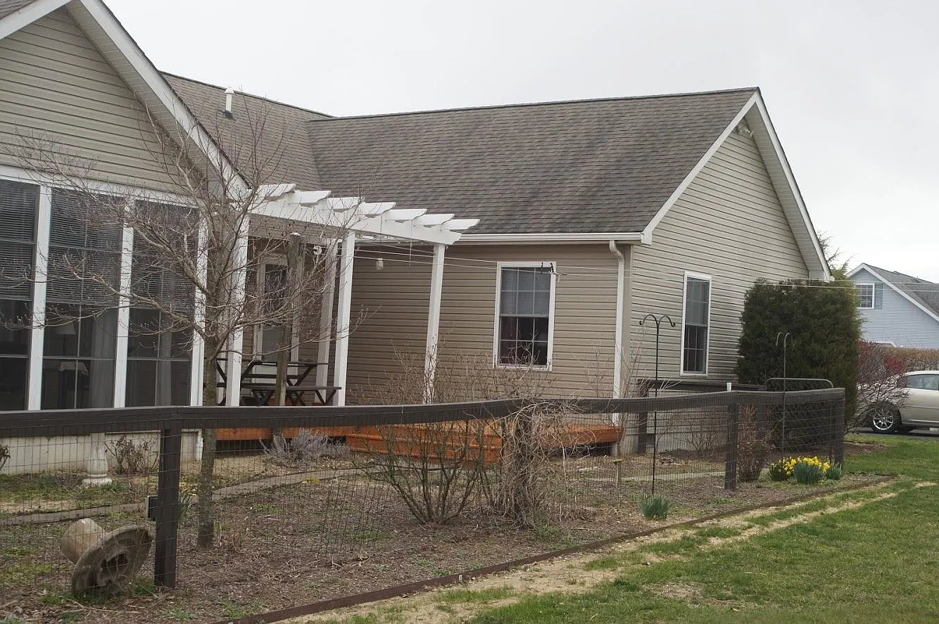 3 bed, 1893 sqft, $2,300 — Photo 2