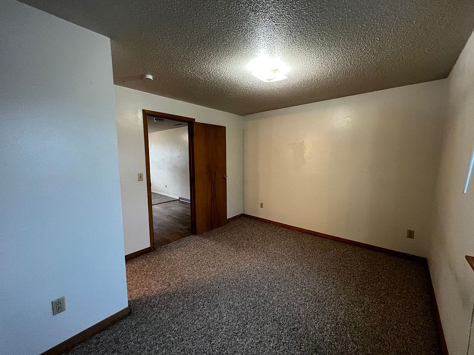 1st image of 611 S Van Buren St #17808358
