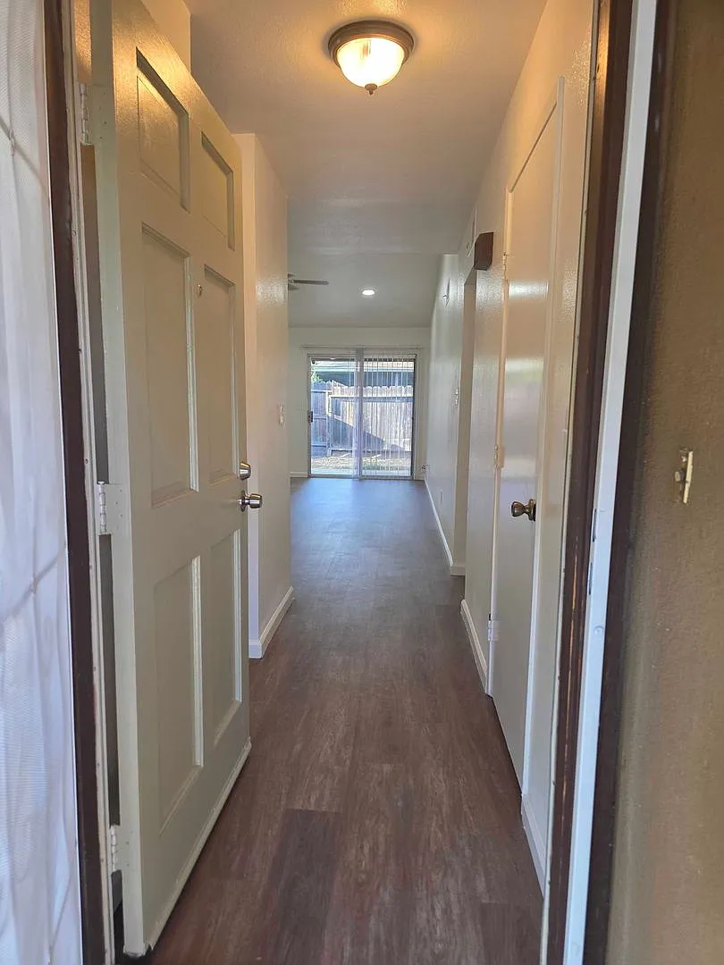 Oakmore Apartments — Photo 2