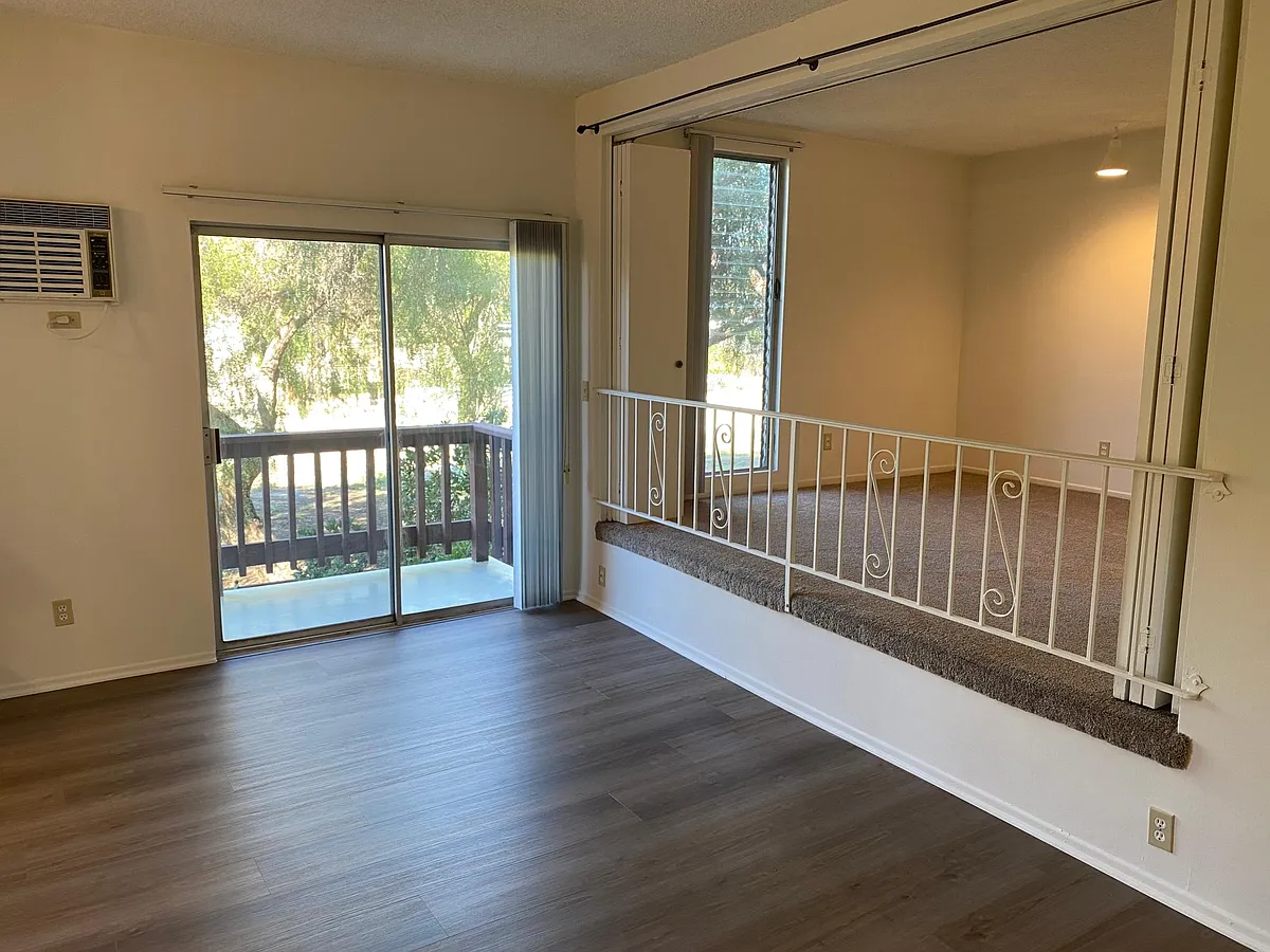 Building Photo - 11425 Rochester Ave #15