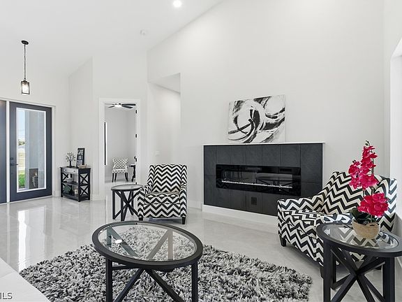 5th image of 2000 SW 30th Terrace Cpe