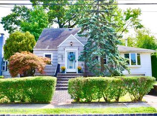 194 Oakdale St, Staten Island, NY 10308
