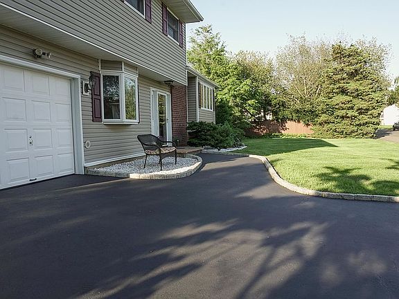 3rd image of 117 Maple Ave