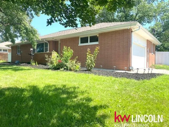 218 Chestnut St, Hickman, NE 68372