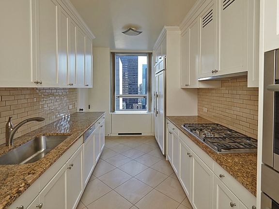 4th image of 15 W 53rd St #24A