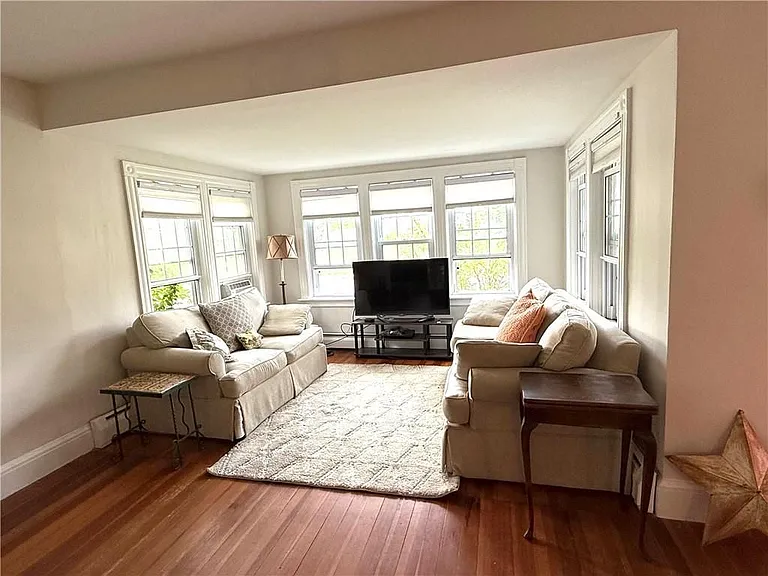 124 Beach Rd — Photo 4