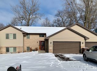 6348 45th St N, Oakdale, MN 55128