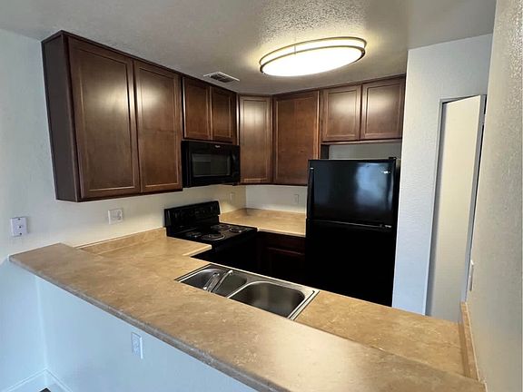 4th image of 3721 Miranda Ave