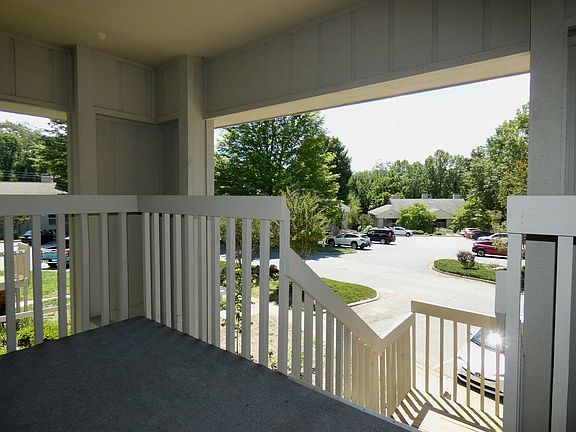 4th image of 804 Abbey Cir