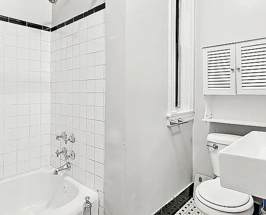 3rd image of 25 Leroy St APT 11