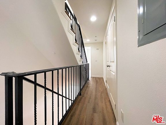 3rd image of 429 S Saint Andrews Pl #2