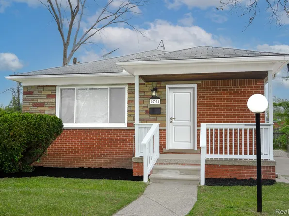 6742 Buhr St, Hamtramck, MI 48212