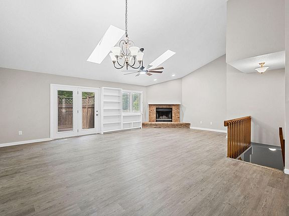 4th image of 3501 Oak Creek Pl