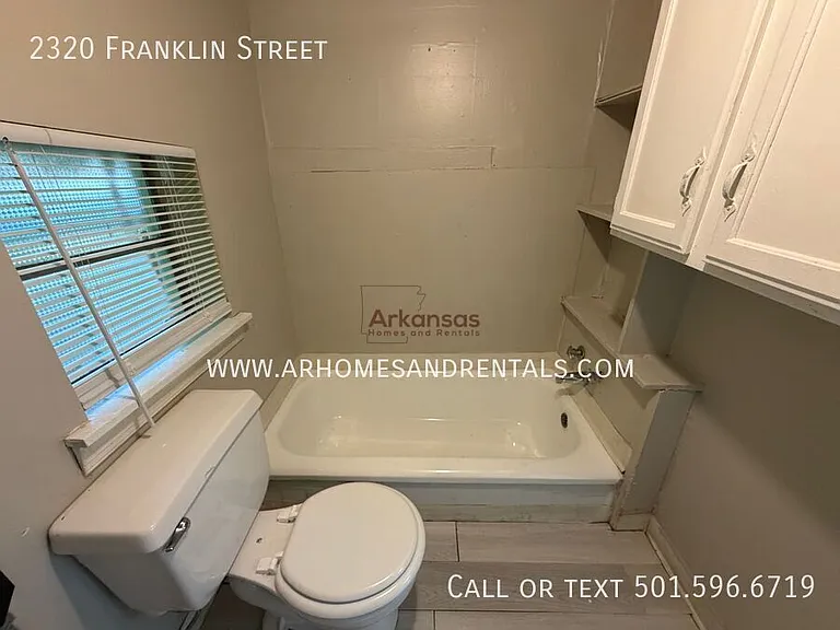 2320 Franklin St — Photo 6