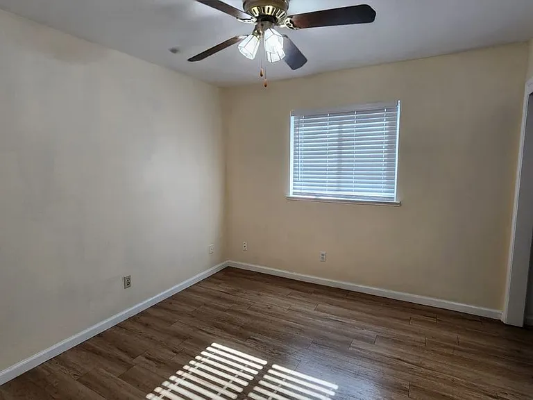 1385 Wimbledon Ct — Photo 17