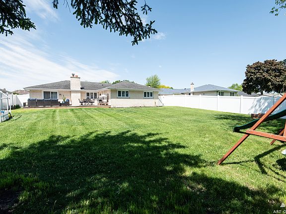 2nd image of 15639 Narcissus Ln