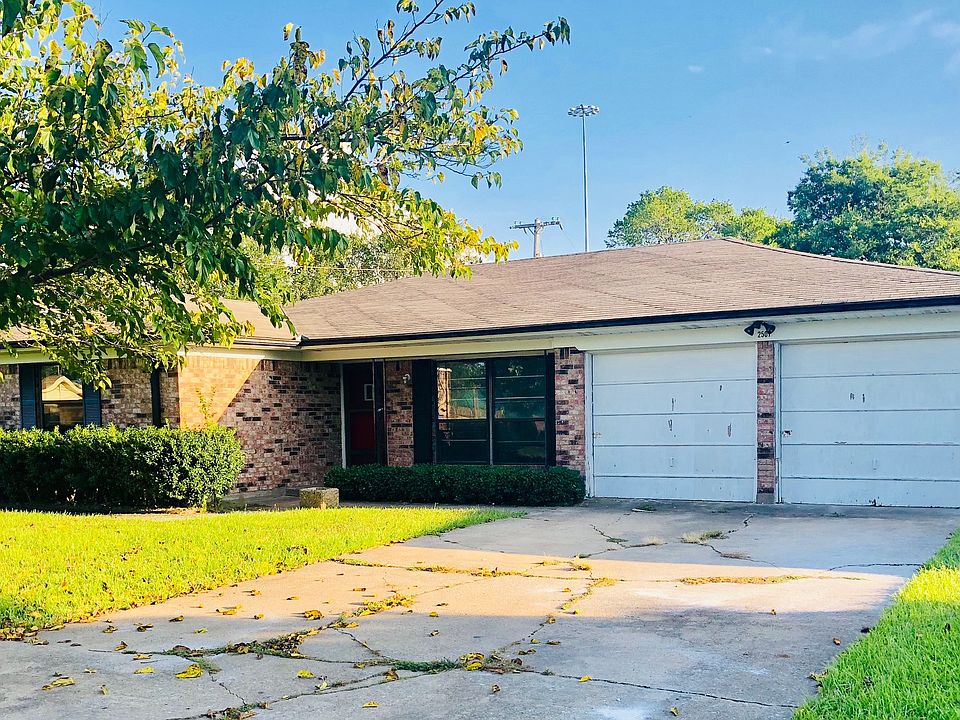 1st image of 2501 Garden Dr
